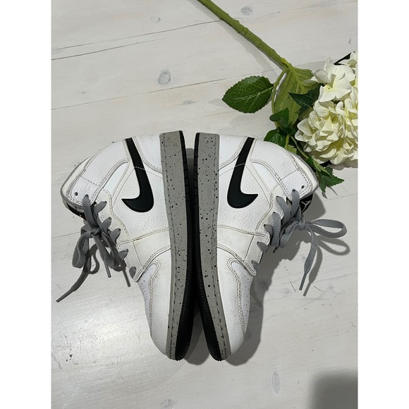 Nike Air Jordan 1 Mid SE White Black Cement GS Sz 6Y / 38.5‎ Basketball Shoes